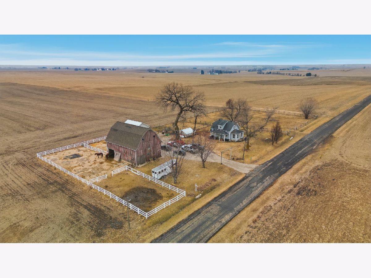 For Sale Milledgeville Illinois, 27754 Elm Road