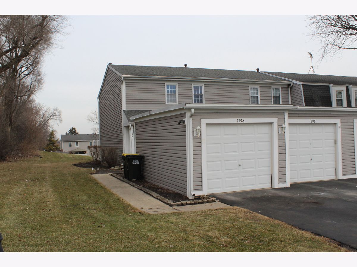  For Sale Roselle Illinois, 1396 Carriage Way