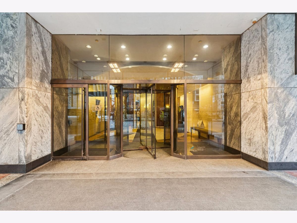  For Sale Chicago Illinois, 180 Pearson Street