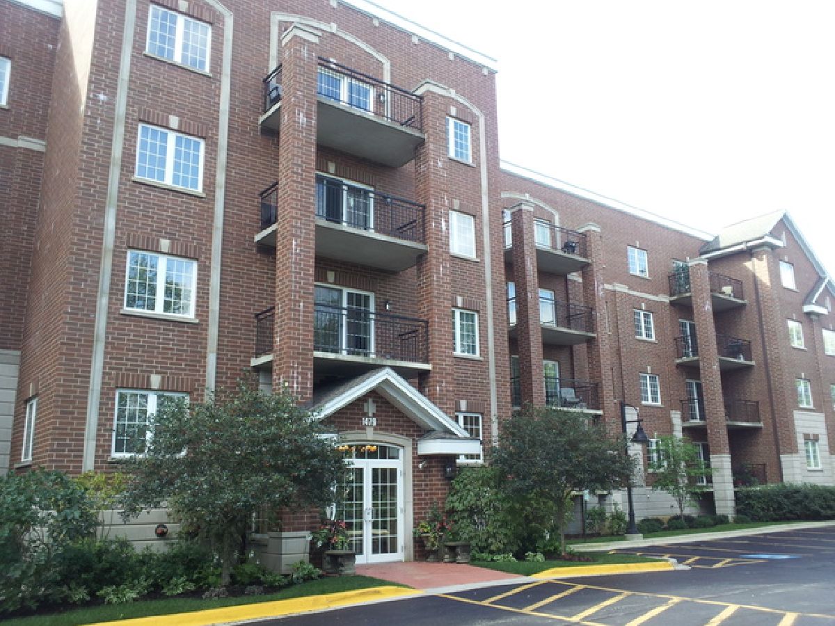 Condominiums For Rent Wellington At Adler Park Libertyville Illinois, 1479 Milwaukee