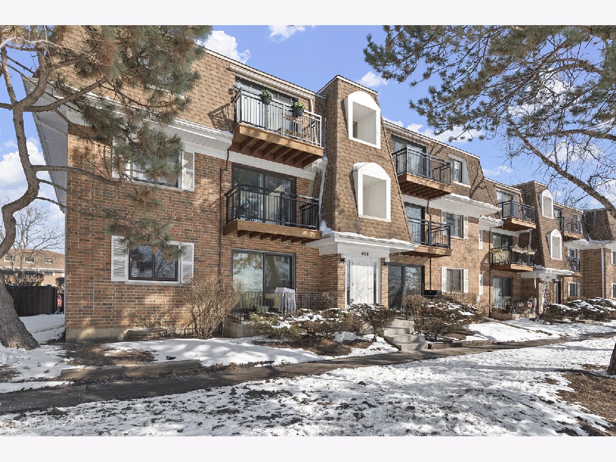 Condominiums & Homes For Sale Dearlove Cove Glenview Illinois, 4188 Cove Lane