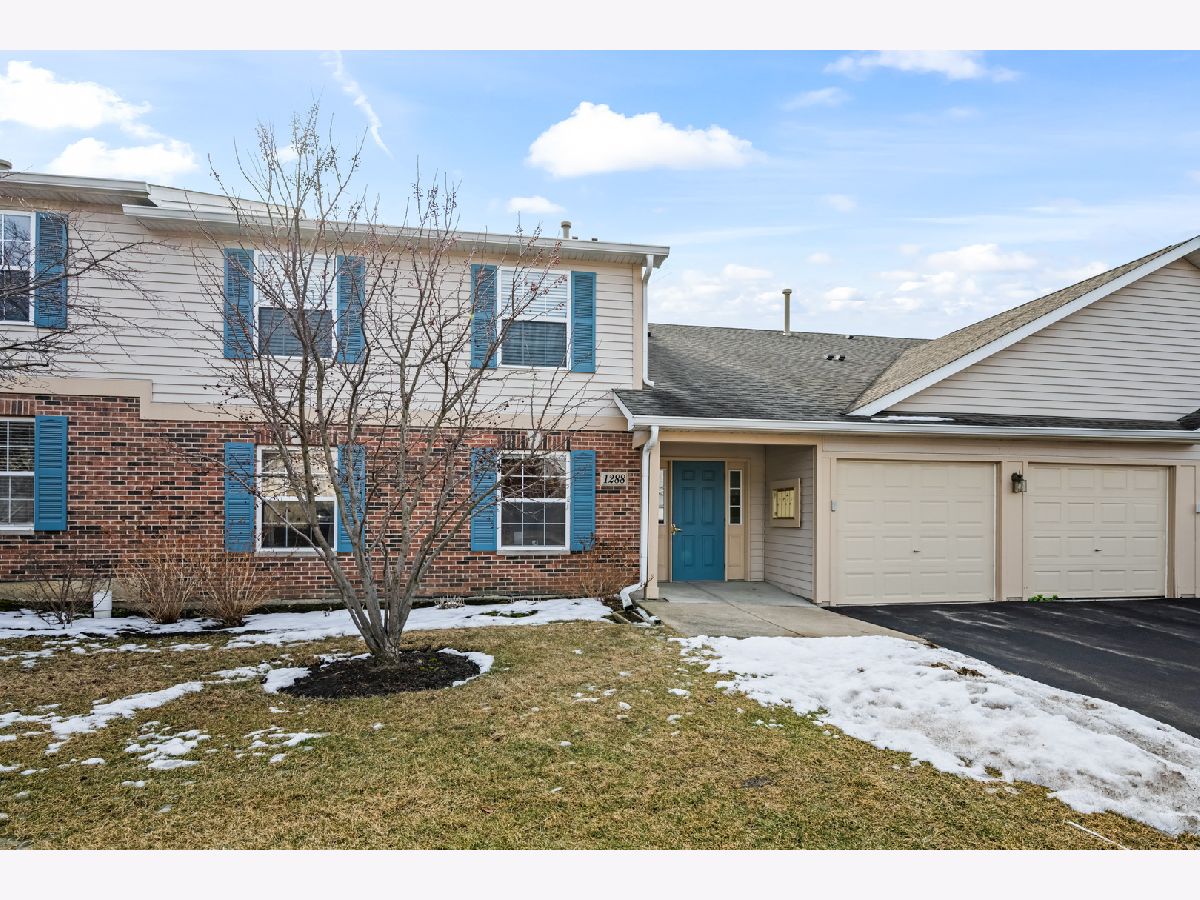 Condos & Townhomes For Sale Fairfield Village Round Lake Beach Illinois, 1288 Red Oak Circle