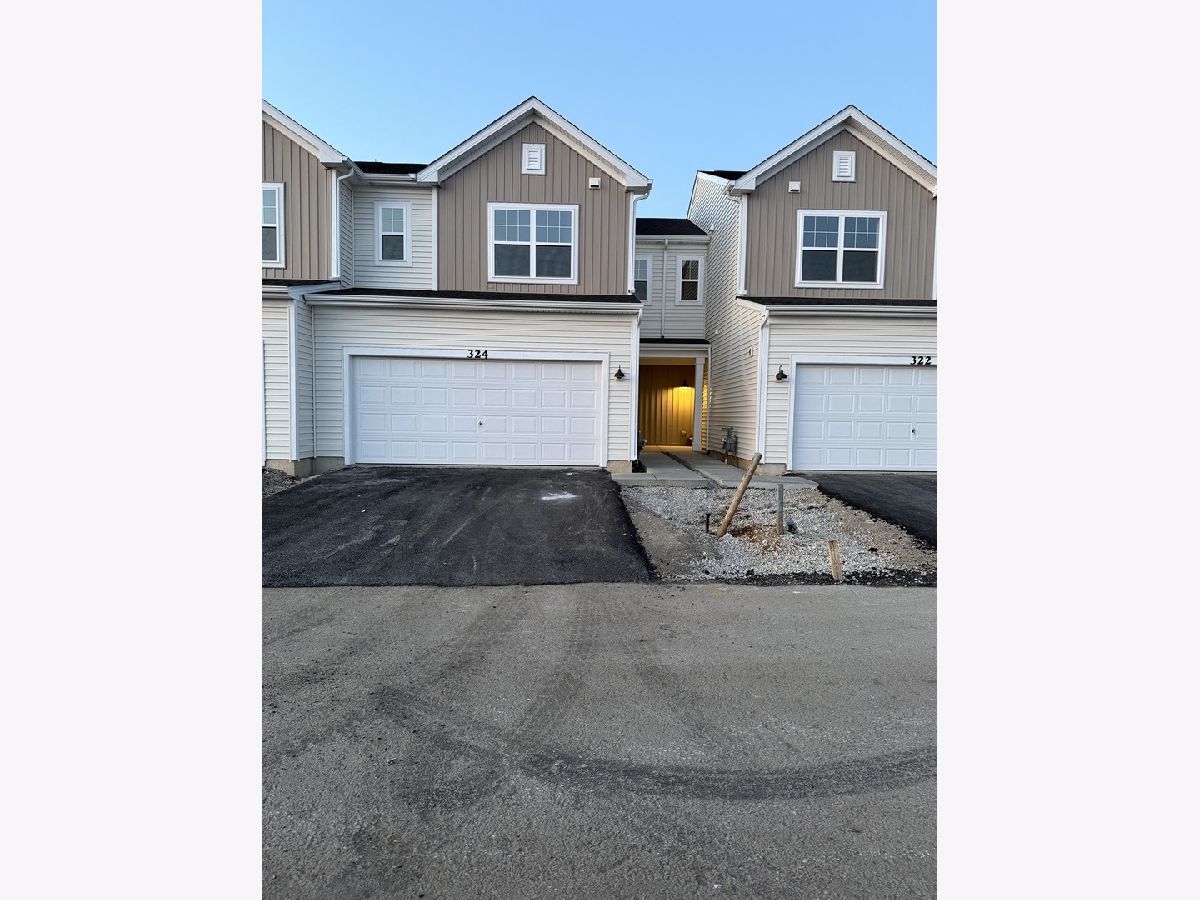  For Rent South Elgin Illinois, 324 Kingsport