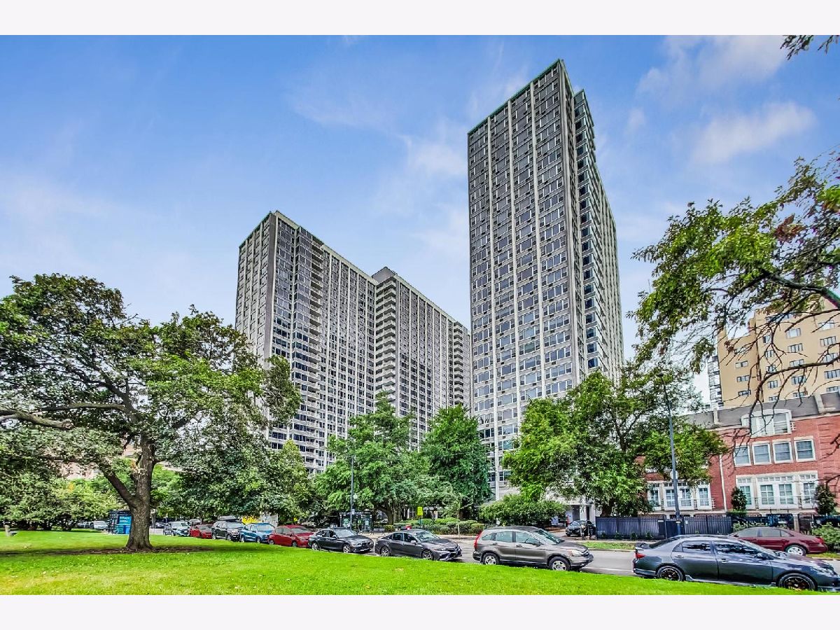 Condominiums For Sale Imperial Towers Chicago Illinois, 4250 Marine Drive