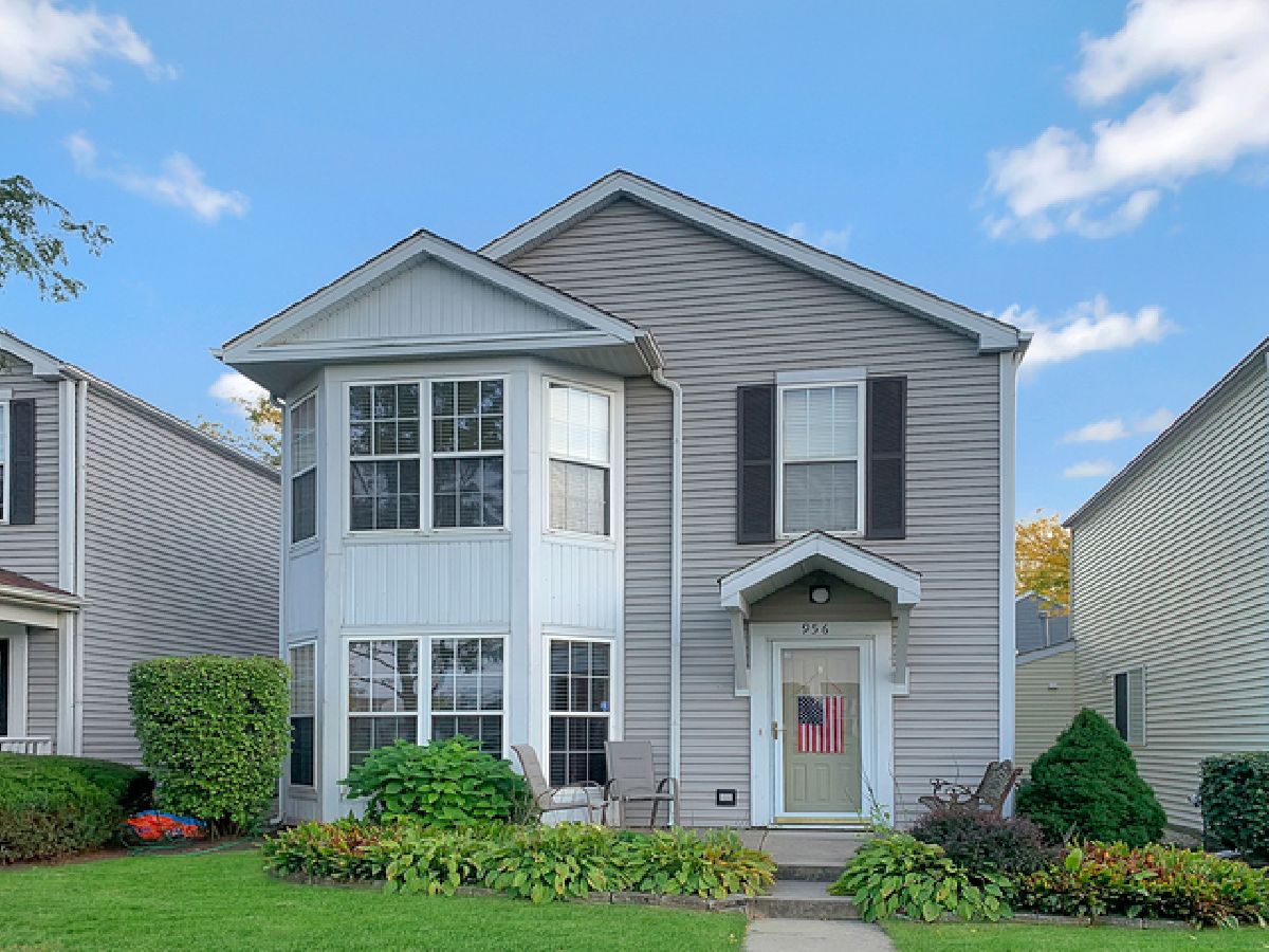 Homes & Townhomes & Condos For Sale Hometown Aurora Illinois, 956 Four Seasons Boulevard