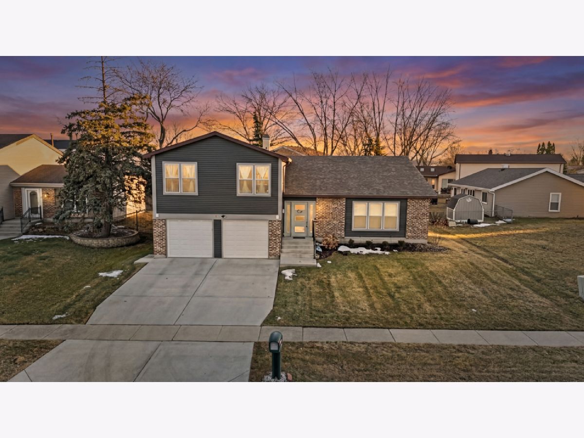  For Sale Glendale Heights Illinois, 51 Stevenson Drive