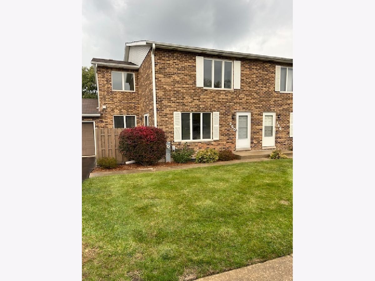  For Sale Glendale Heights Illinois, 260/262/264/266 Paddock Circle