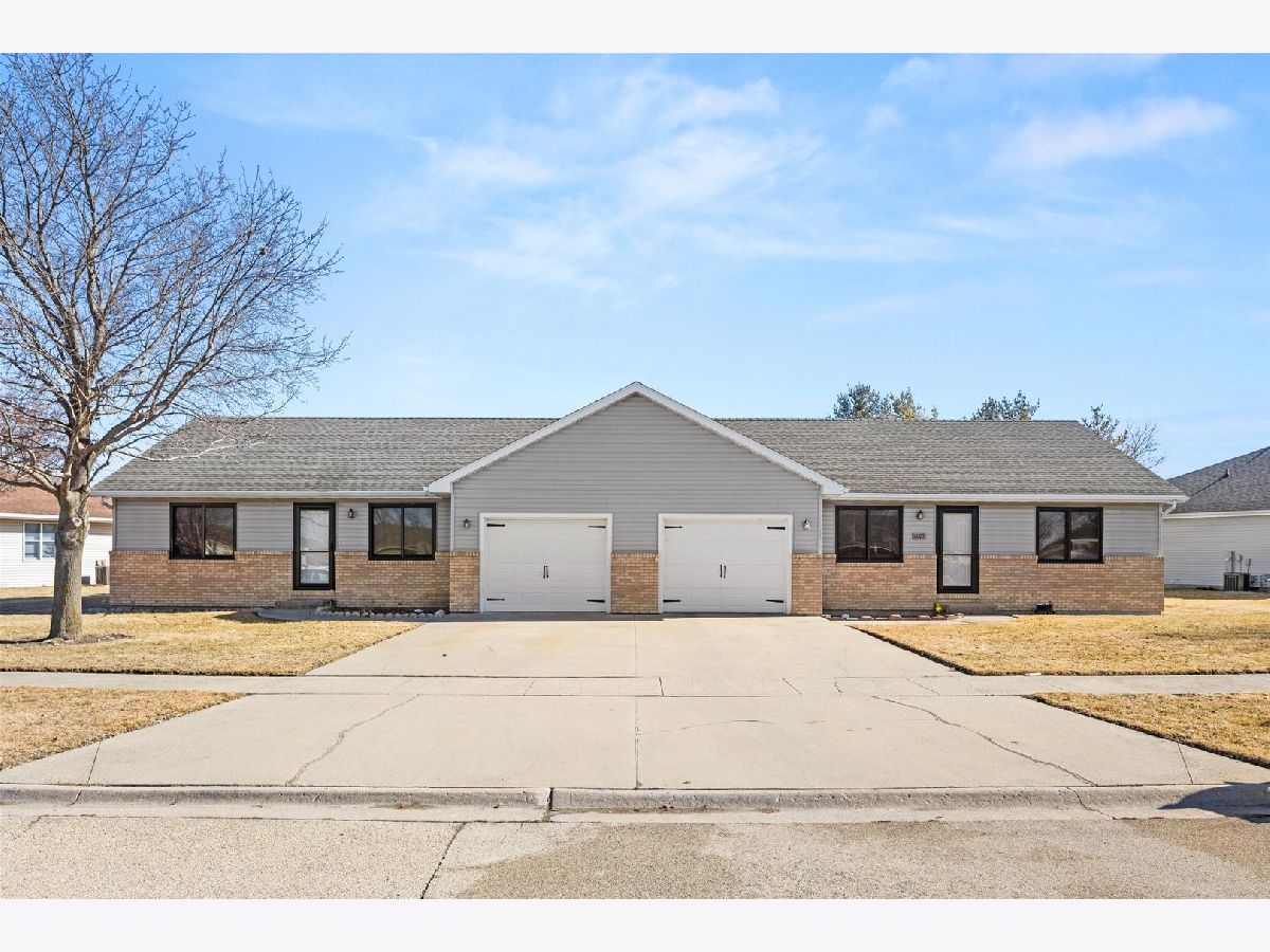 Condos & Townhomes & Homes For Sale Holderman Morris Illinois, 1605-1607 Schubert Drive