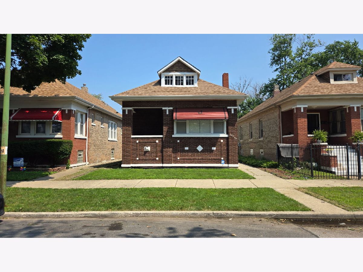 Homes For Sale Fernwood Chicago Illinois, 10215 Emerald Avenue