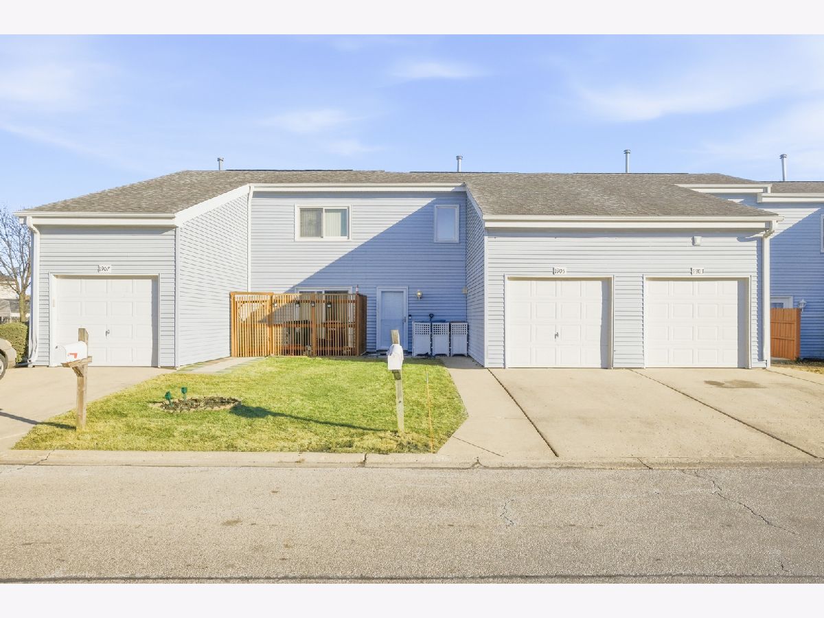  For Sale Glendale Heights Illinois, 1905 Basswood Lane