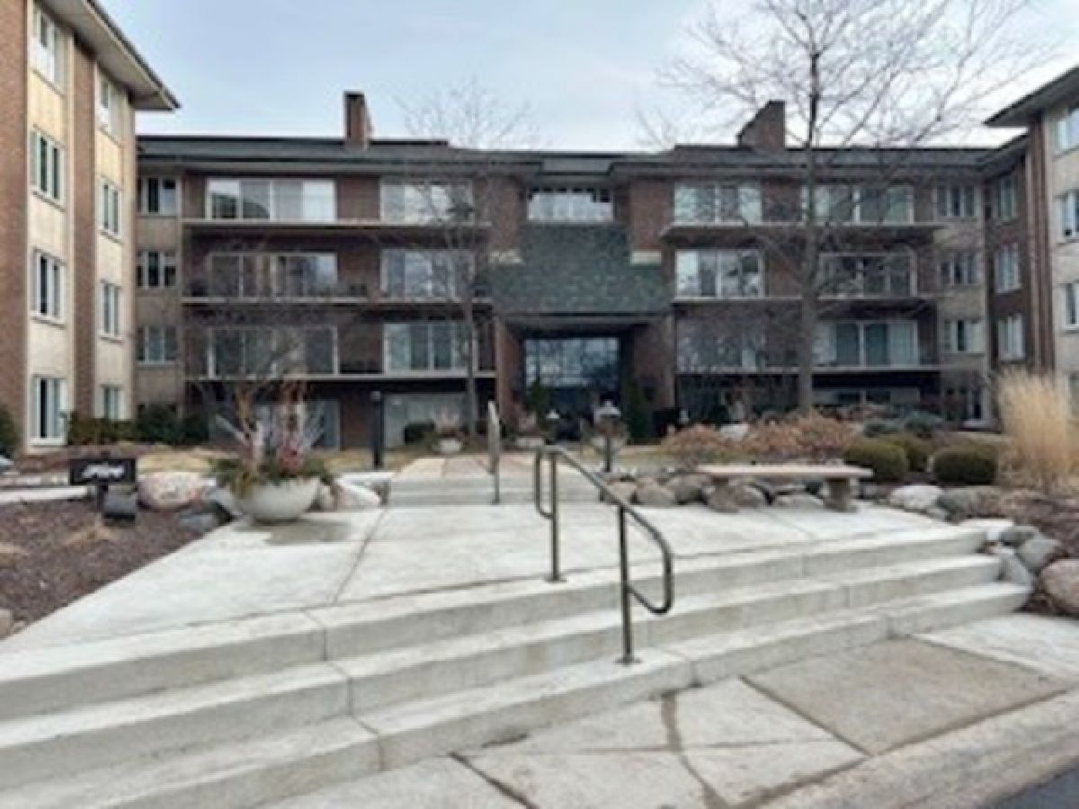  For Sale Oak Brook Illinois, 5 Oak Brook Club Drive