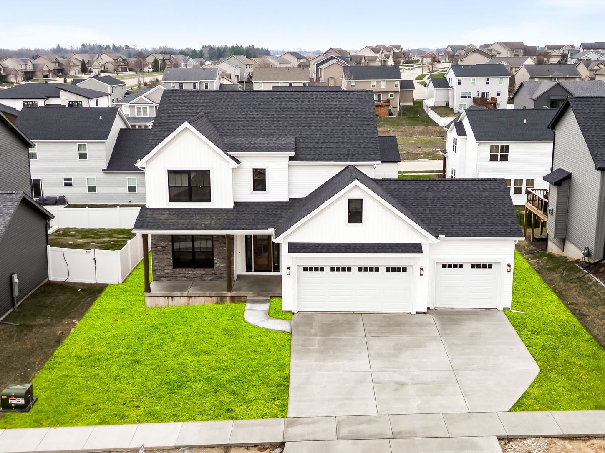 Homes & Condos & Townhomes For Sale Grove On Kickapoo Creek Bloomington Illinois, 5211 Castlebar Drive