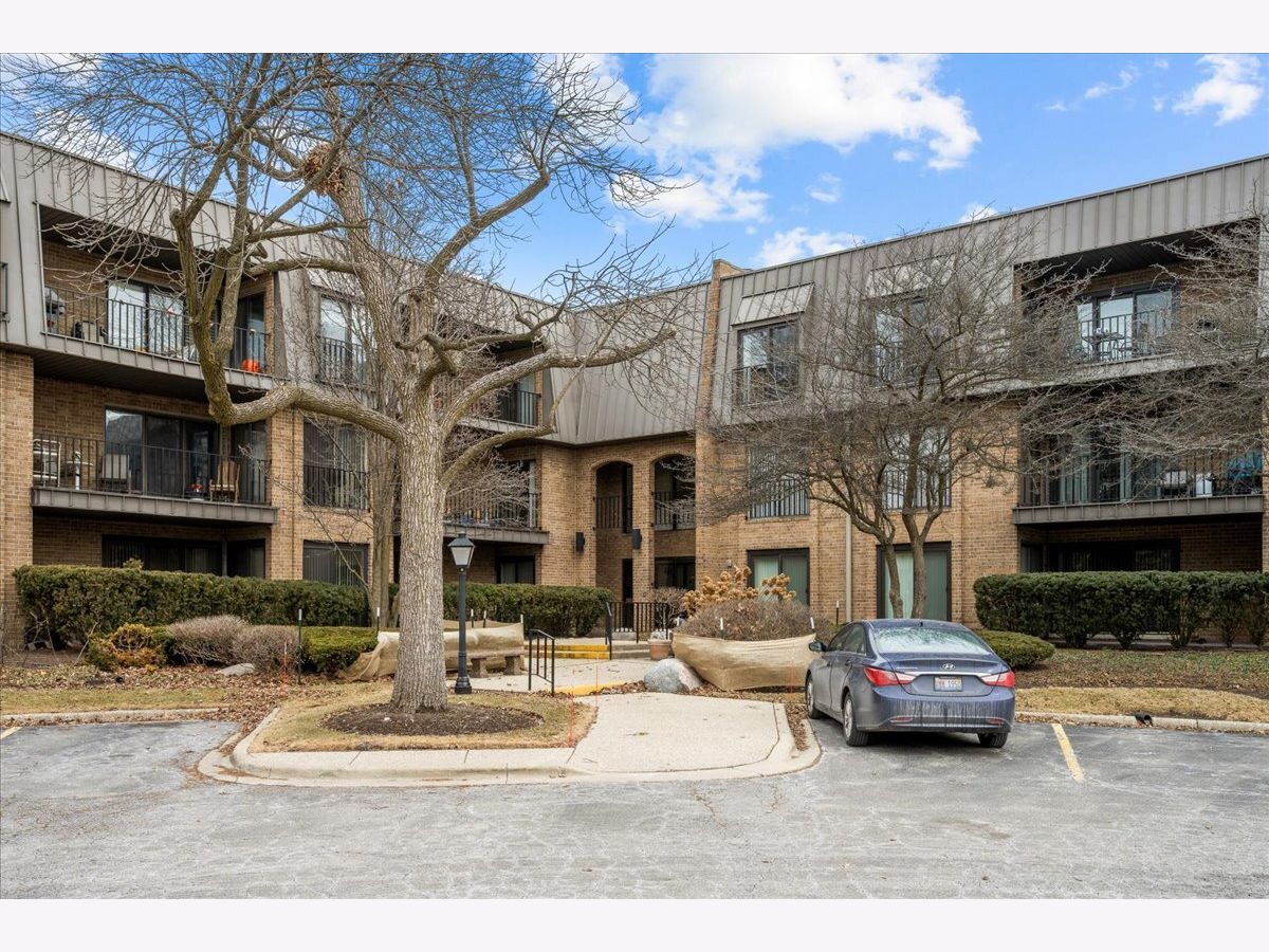  For Sale Northbrook Illinois, 3 The Court Of Harborside