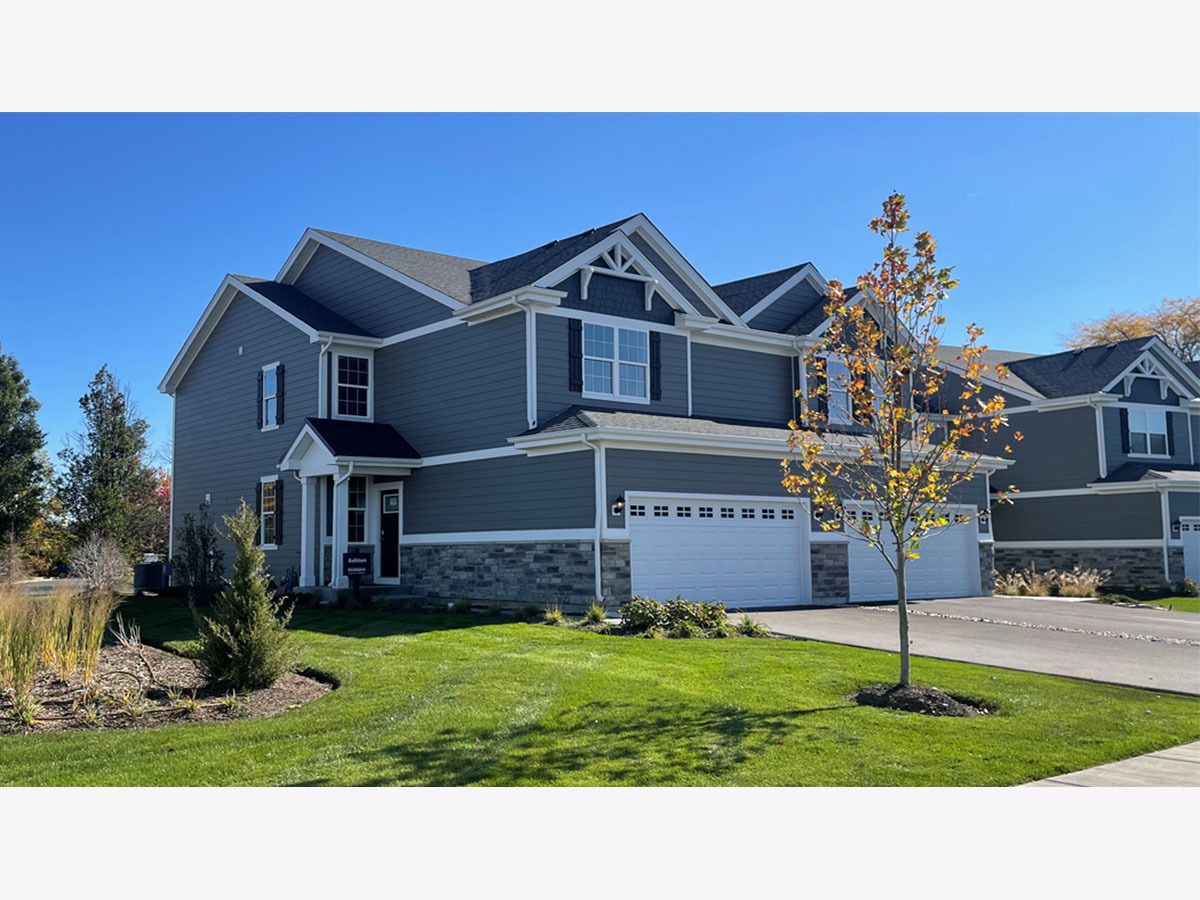 Condos & Townhomes For Sale Charlestowne Lakes St Charles Illinois, 268 Charlestowne Lakes Drive