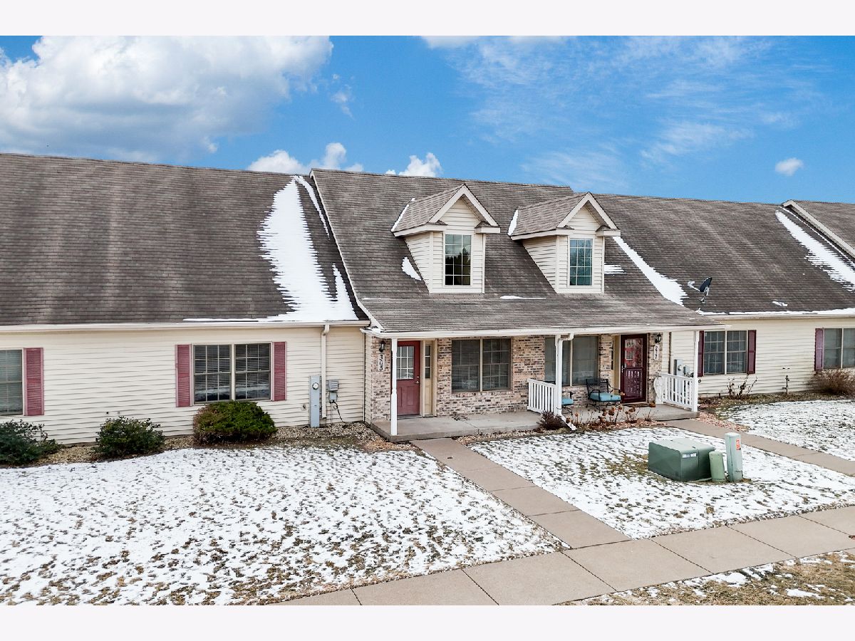  For Sale Blue Grass Iowa, 305 Walker Way