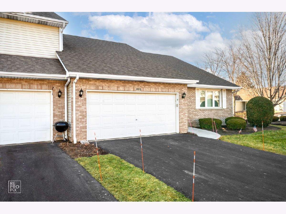  For Sale Hampshire Illinois, 814 Bruce Robert Lane