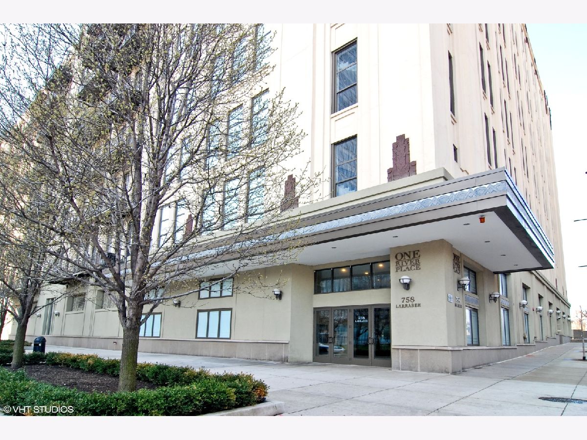  Rented Chicago Illinois, 758 Larrabee
