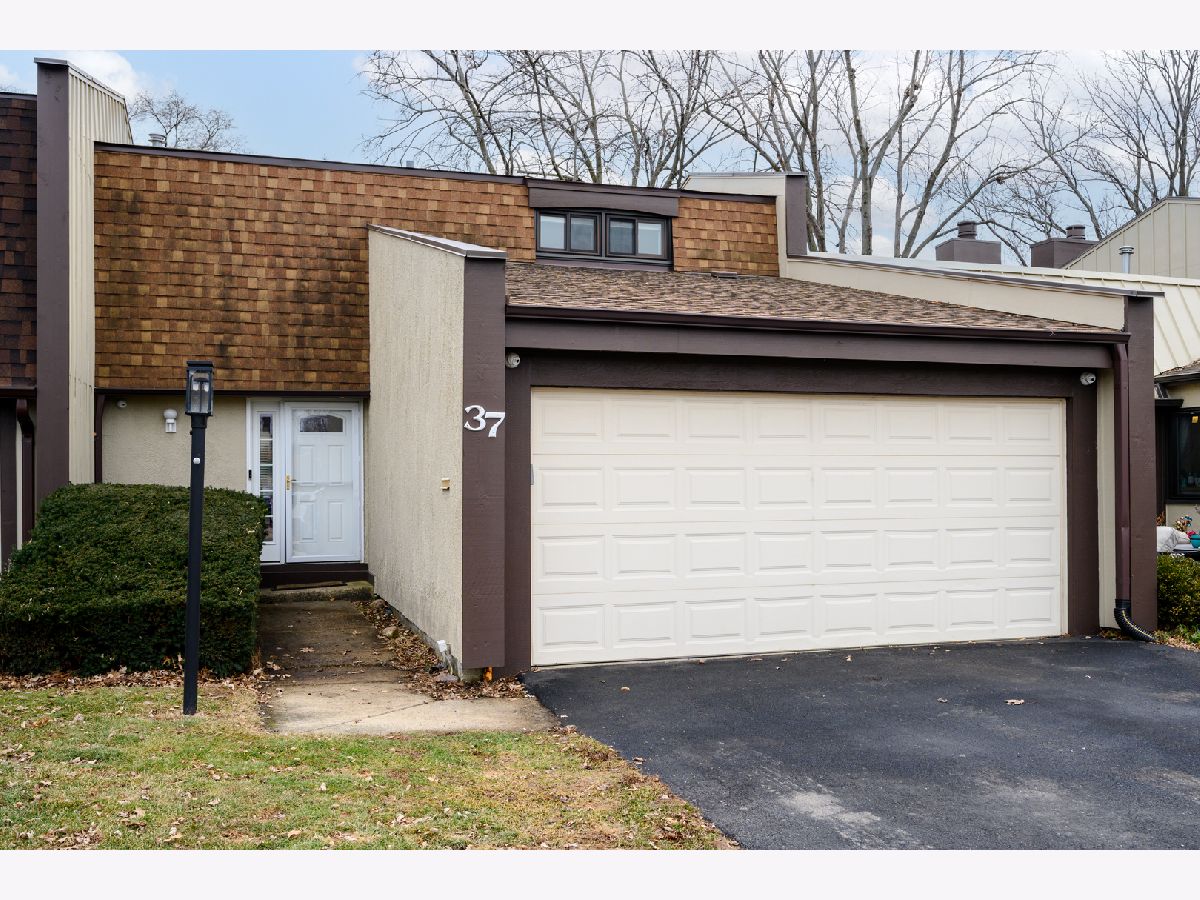 Townhomes For Sale Acacia Indian Head Park Illinois, 37 Briarwood Lane
