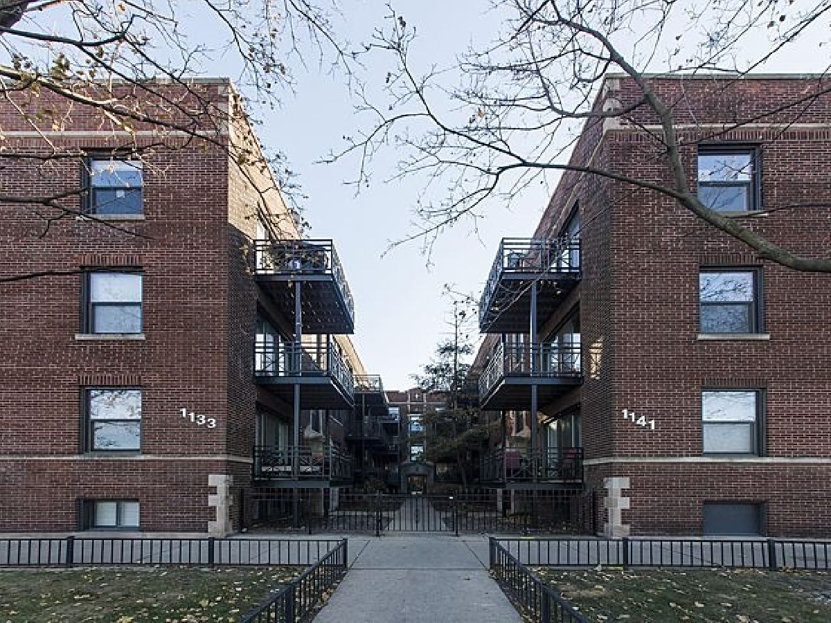 Condominiums Rented Graceland Court Chicago Illinois, 1133 Grace