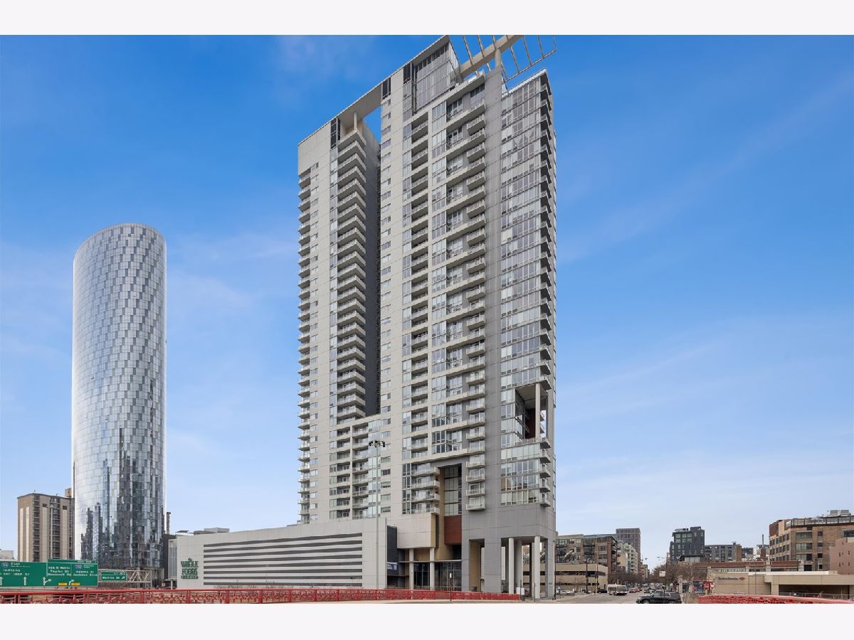  For Sale Chicago Illinois, 737 Washington Boulevard