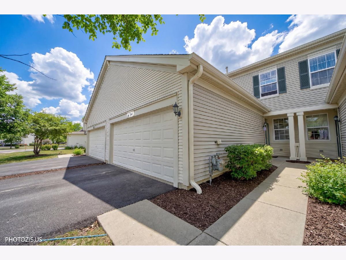 Homes & Townhomes For Sale Lakewood Grove Round Lake Illinois, 634 Jonathan Drive