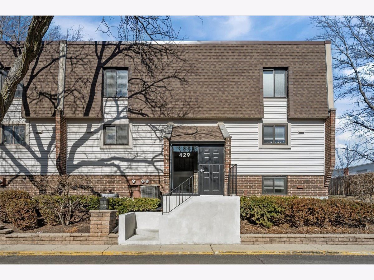 Condos & Townhomes For Sale Deerfield Crossing Deerfield Illinois, 429 Elm Street