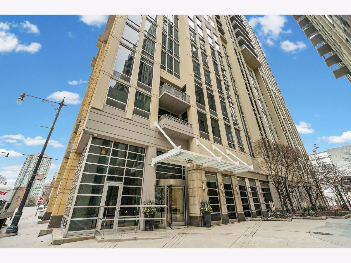 Sold Chicago Illinois, 700 Larrabee