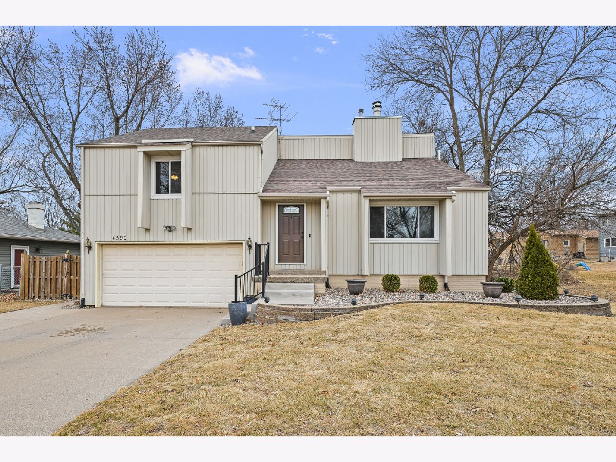  For Sale Bettendorf Iowa, 4590 Apple Valley Drive