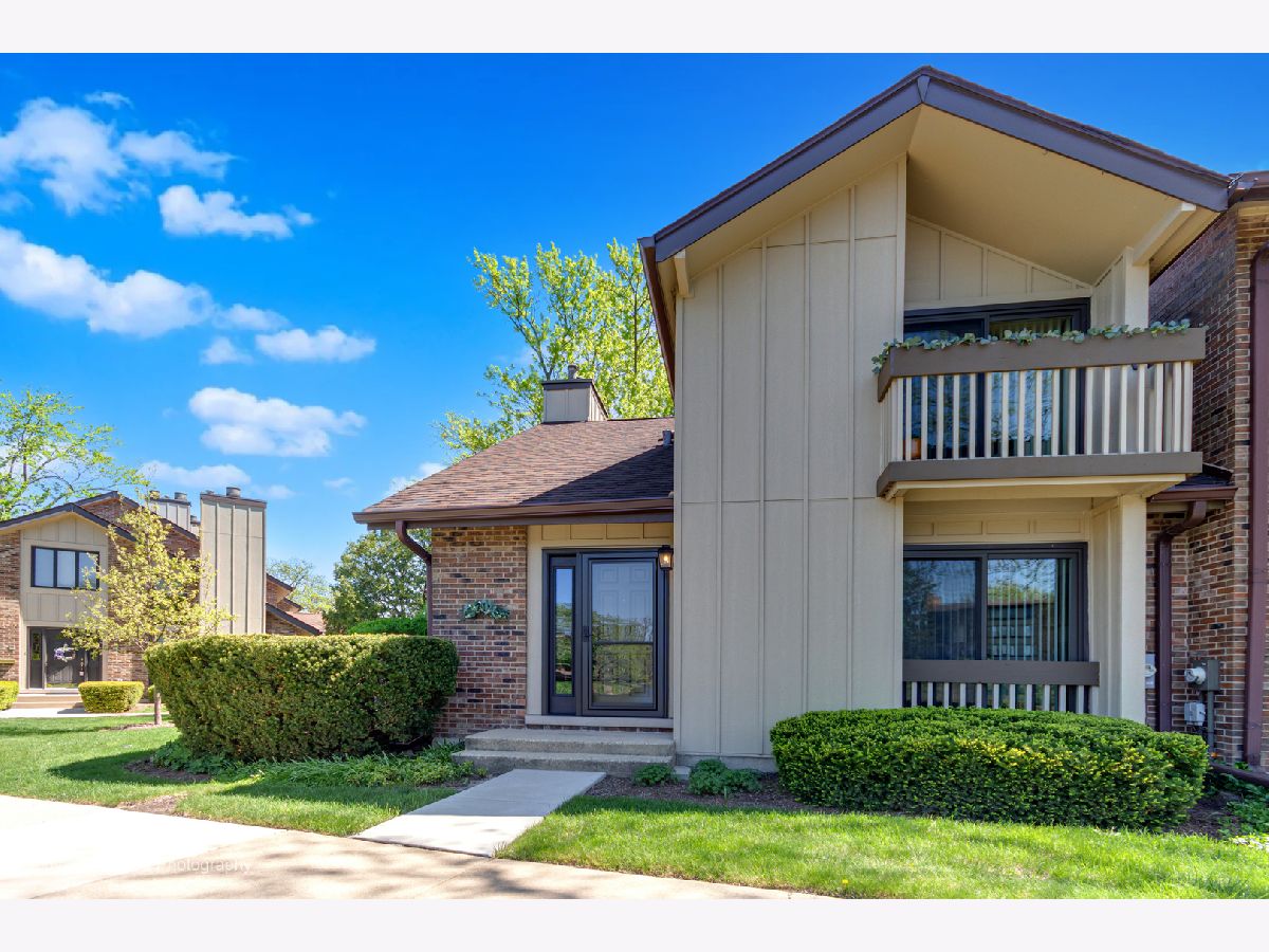 Condos & Townhomes Sold Lake Hinsdale Village Willowbrook Illinois, 14 Kyle