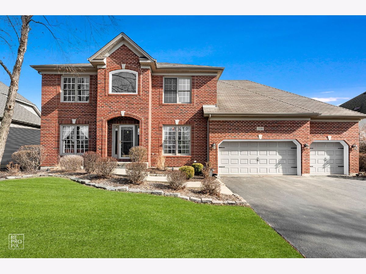 Homes & Townhomes & Condos For Sale Thornwood South Elgin Illinois, 2220 Brookwood Drive