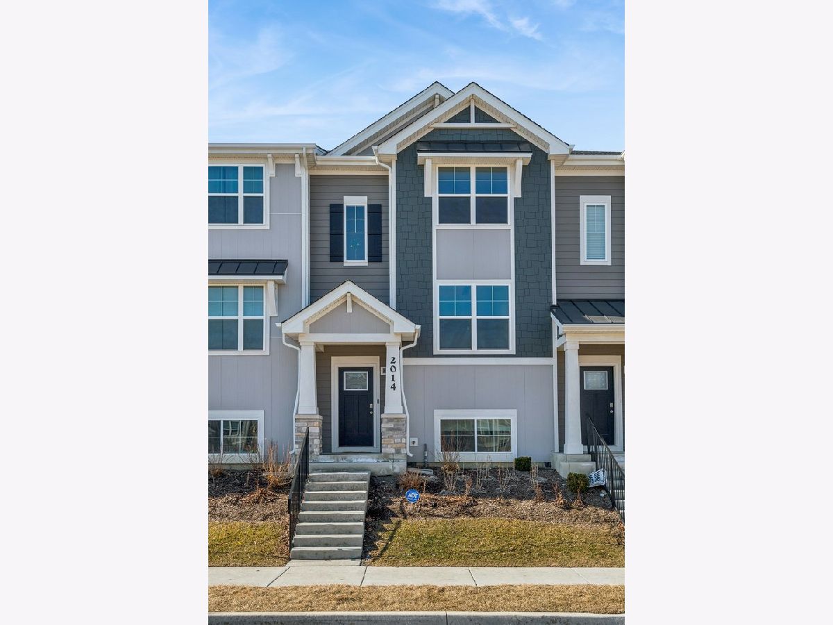  Rented Mundelein Illinois, 2014 Yellowstone