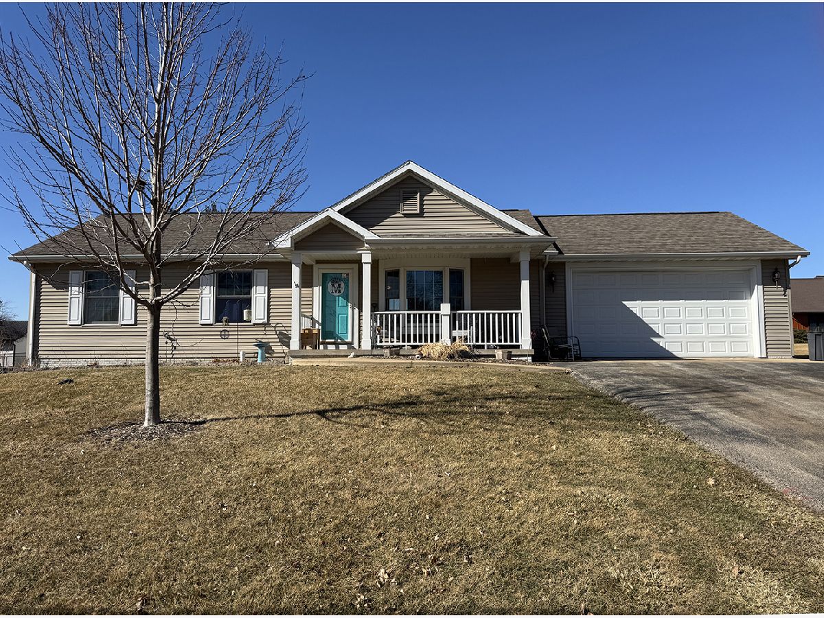  For Sale Lanark Illinois, 108 Lanark Avenue