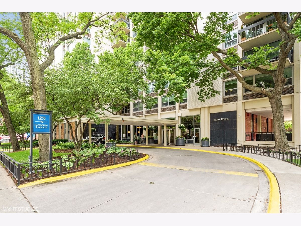  Rented Chicago Illinois, 1255 Sandburg