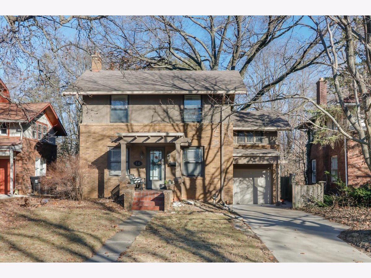 Homes For Sale Cedar Crest Normal Illinois, 14 Broadway Place