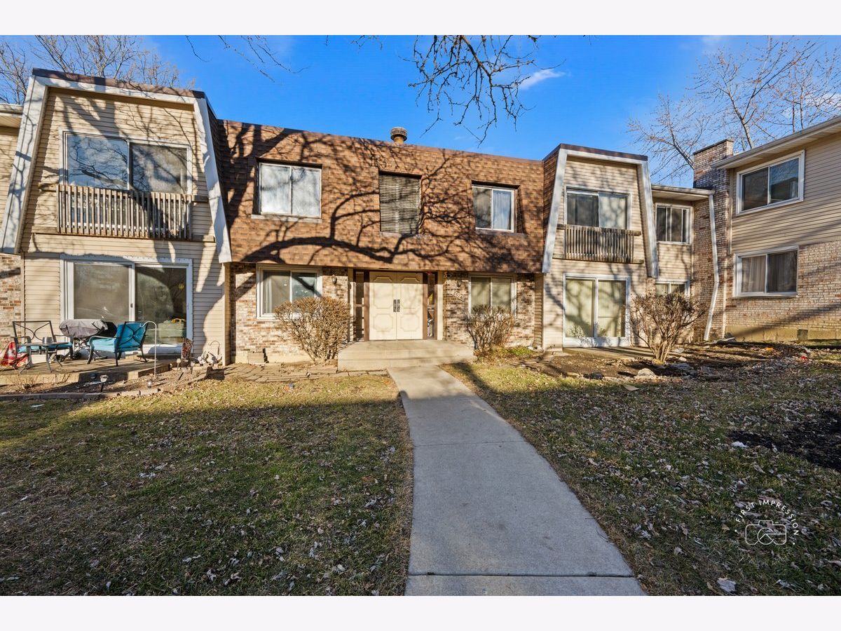  For Sale Woodridge Illinois, 2924 Roberts Drive