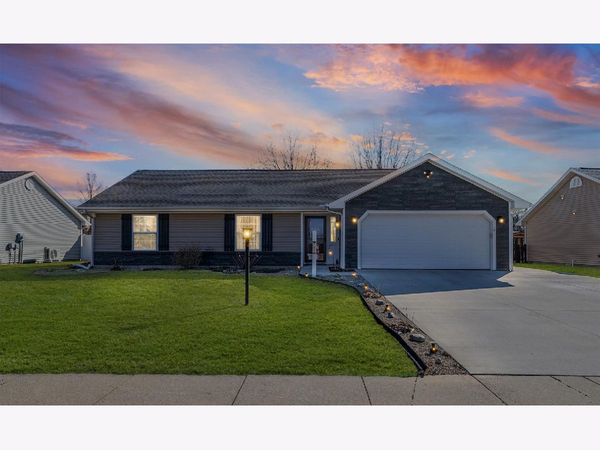  For Sale St Joseph Illinois, 707 Bluestem Drive
