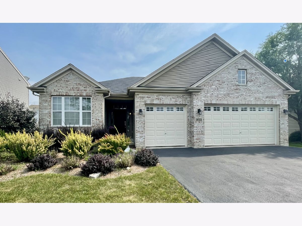  For Sale Round Lake Illinois, 851 Autumn Grove Court
