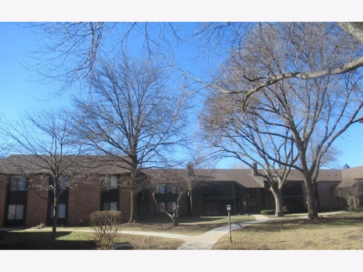 Homes & Townhomes & Condos For Sale Four Colonies Crystal Lake Illinois