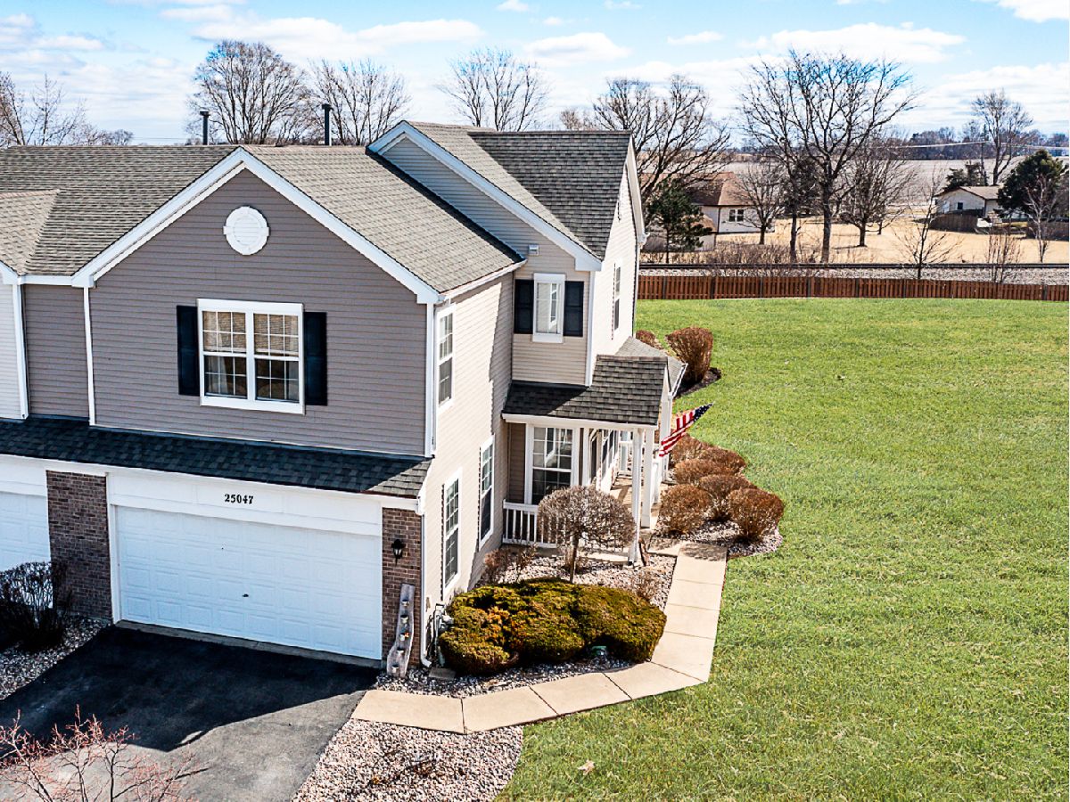 Townhomes & Homes For Sale Brookstone Springs Manhattan Illinois, 25047 Clare Circle