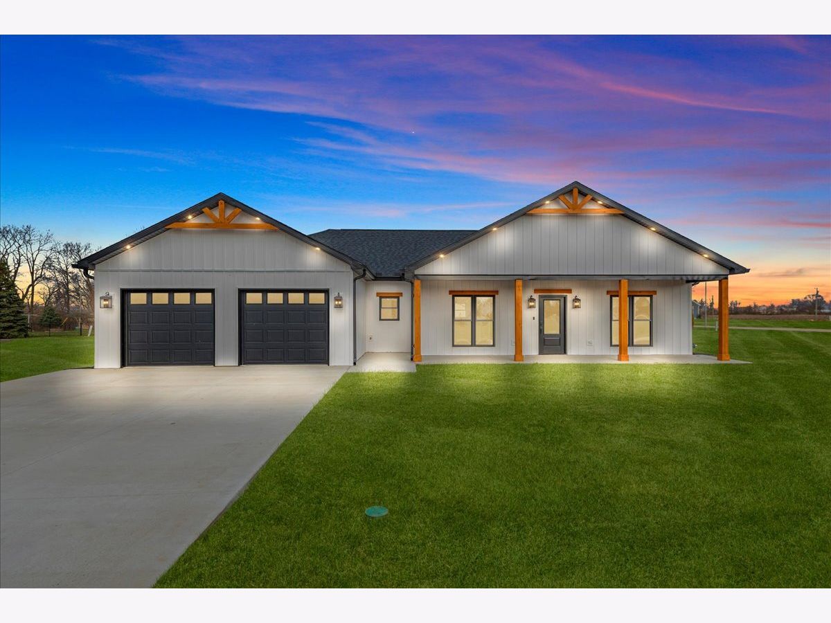  For Sale Bethany Illinois, 14 Willow Street