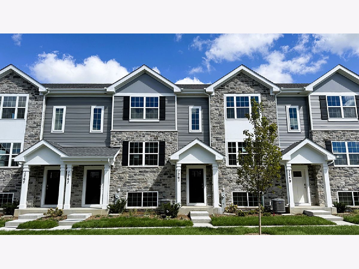 Condos & Townhomes & Homes For Sale The Grasslands Bartlett Illinois, 1332 Foxglove Drive