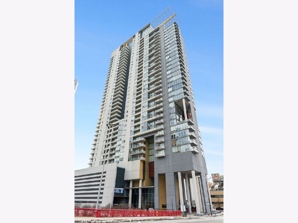 Condominiums For Sale Skybridge Chicago Illinois, 737 Washington Boulevard