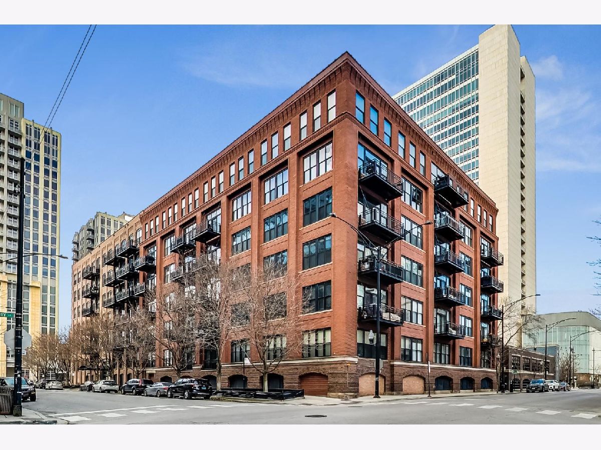 Condominiums For Sale River North Commons Chicago Illinois, 520 Huron Street