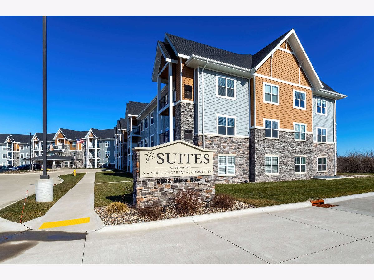  For Sale Bettendorf Iowa, 2592 Middle Road