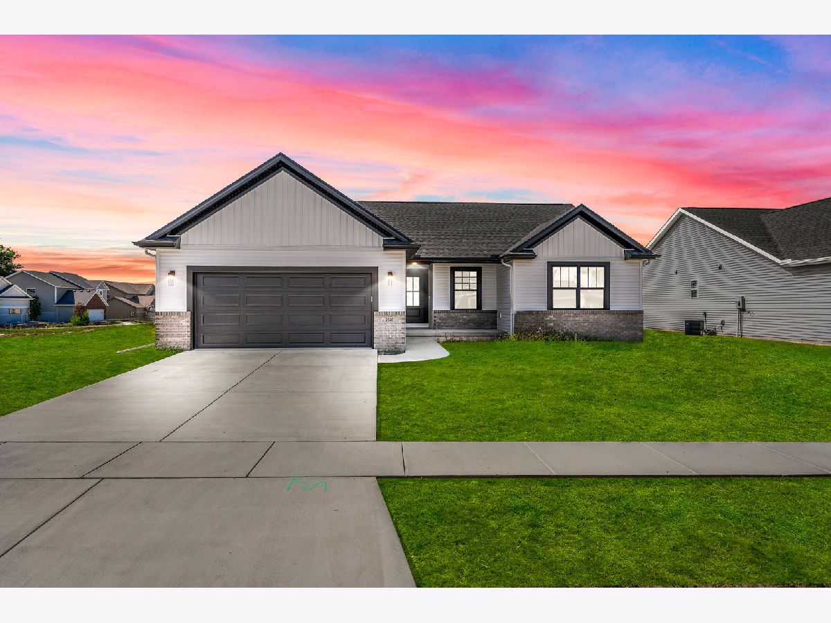  For Sale Bloomington Illinois, 2513 Pampas Lane