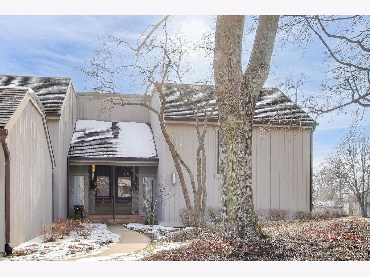 Townhomes & Condos For Sale Lake Barrington Shores Lake Barrington Illinois, 83 Thornhill Lane