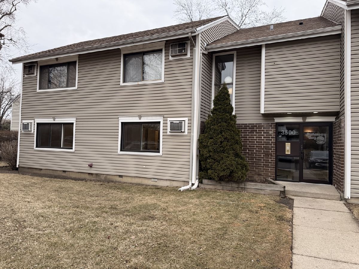 Condos & Townhomes For Sale Runaway Bay Palatine Illinois, 3500 Bayside Drive