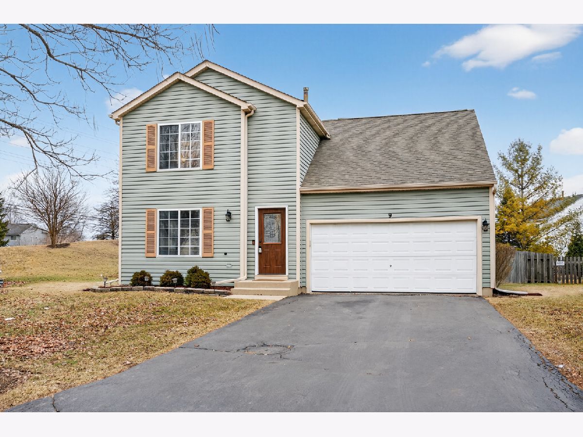  For Sale Lake In The Hills Illinois, 9 Annandale Court