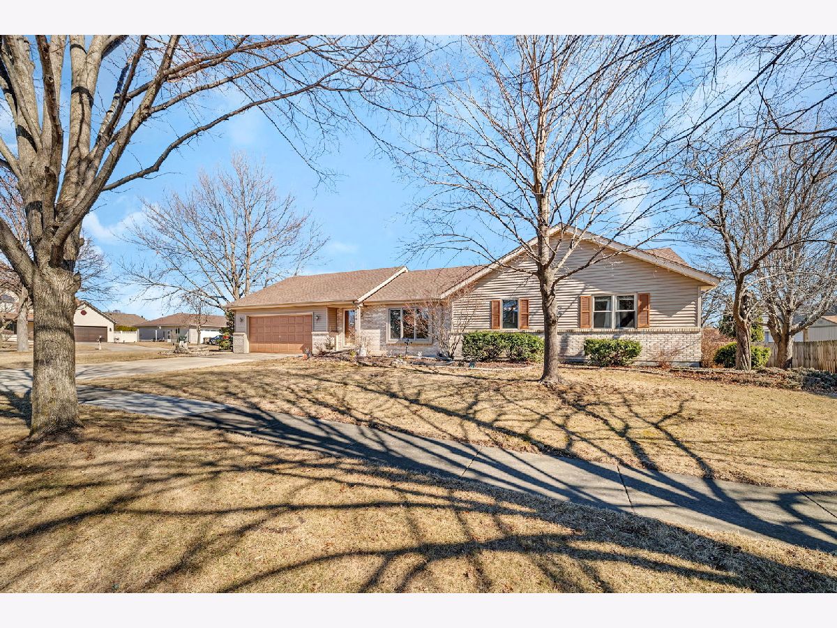  For Sale Minooka Illinois, 214 Deerpath Drive