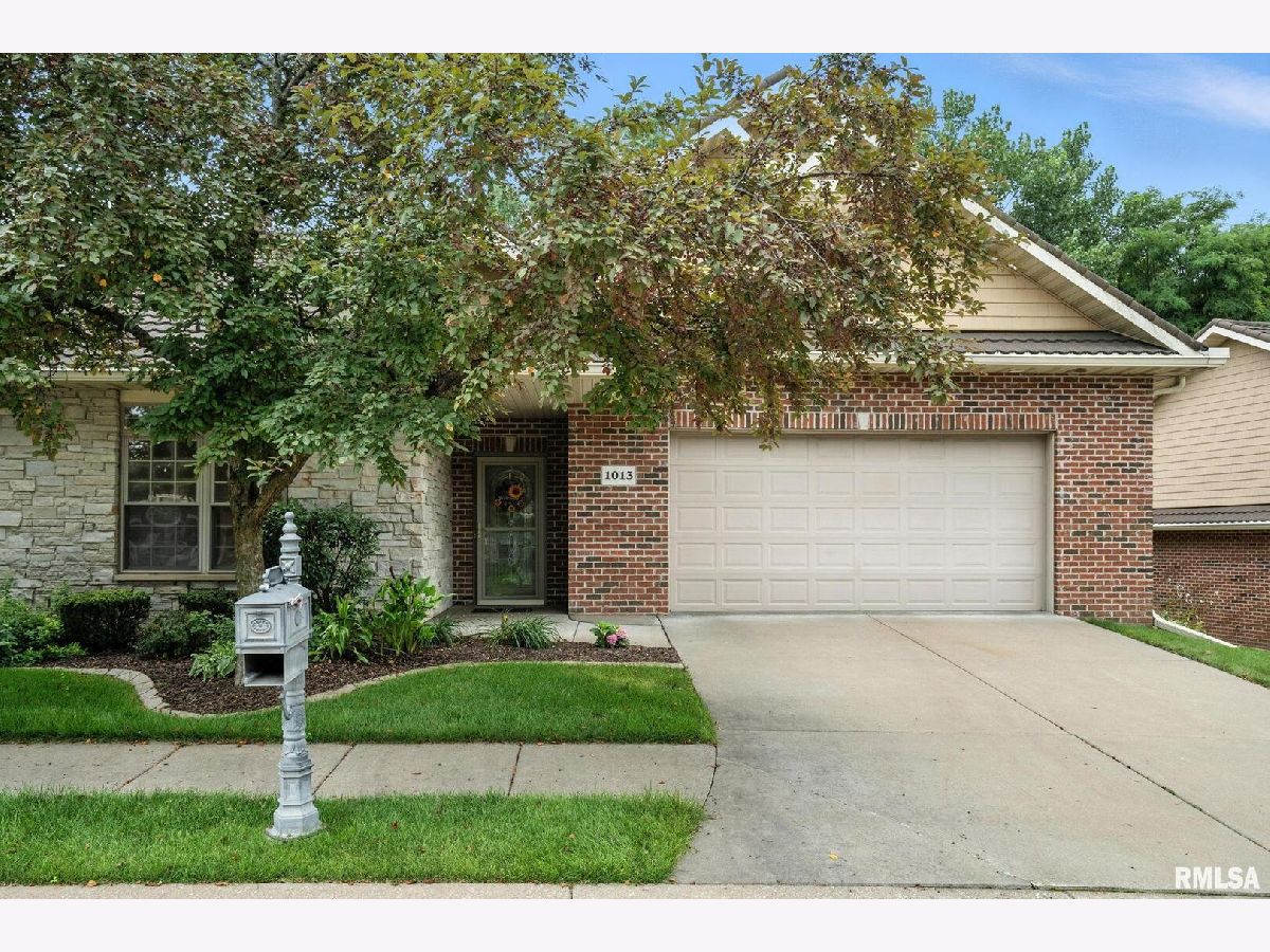 Condos & Townhomes For Sale Autumn Trails Moline Illinois, 1013 2nd Street Court